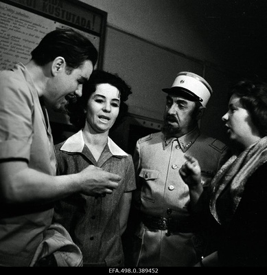 S. Romberg operet at Kõrbelaul Theatre Estonia. From the left: Georg Ots, Haili Sammelselg.  similar photo