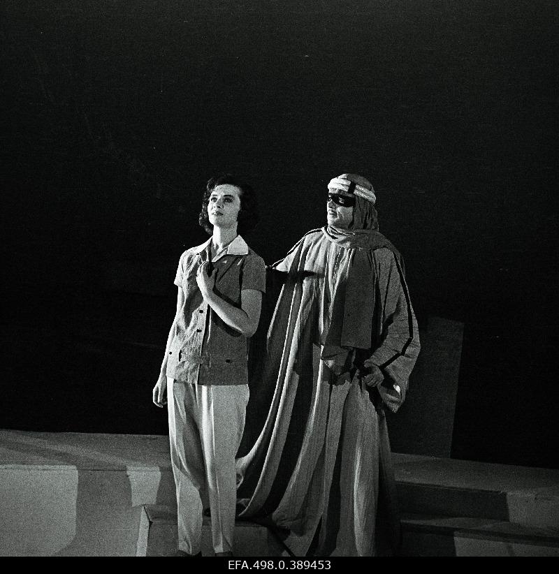 S. Romberg operet at Kõrbelaul Theatre Estonia. From the left: Georg Ots, Haili Sammelselg.
