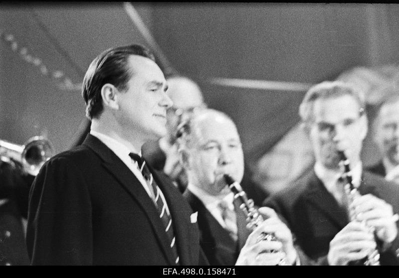 Rat “Estonia” soloist Georg Ots performs.