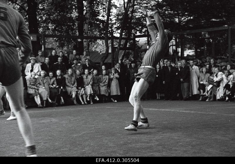 The volleyball competition of the sports association Spartak was restored on the playground.