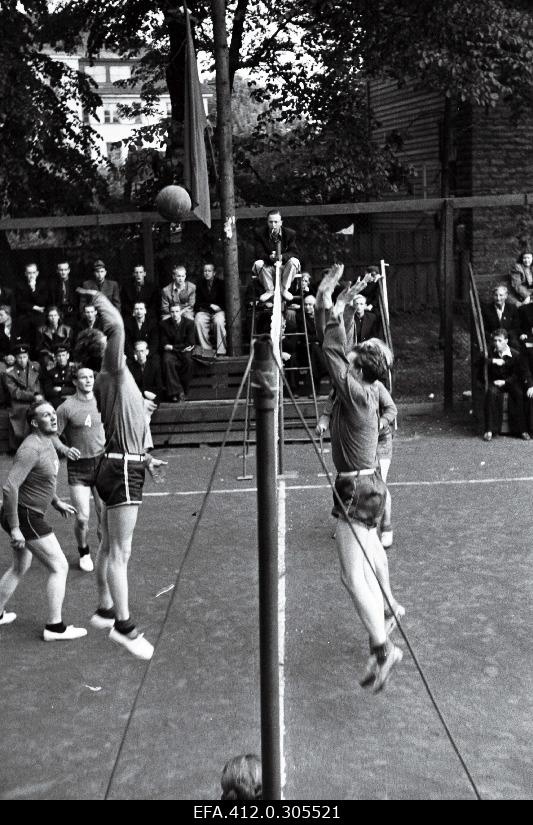 The volleyball competition of the sports association Spartak was restored on the playground.