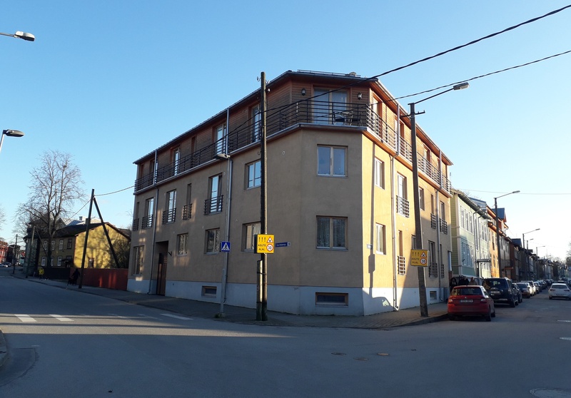 View on the crossroads of Salme and Uus-Kalamaja streets. rephoto
