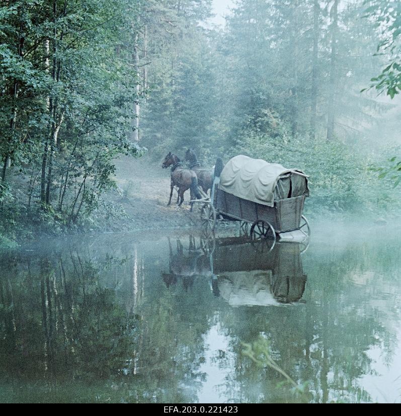 A scene from the Tallinn film game film "Last reliikvia". On the forest road, the monastery horse vanker is riding with holy candles