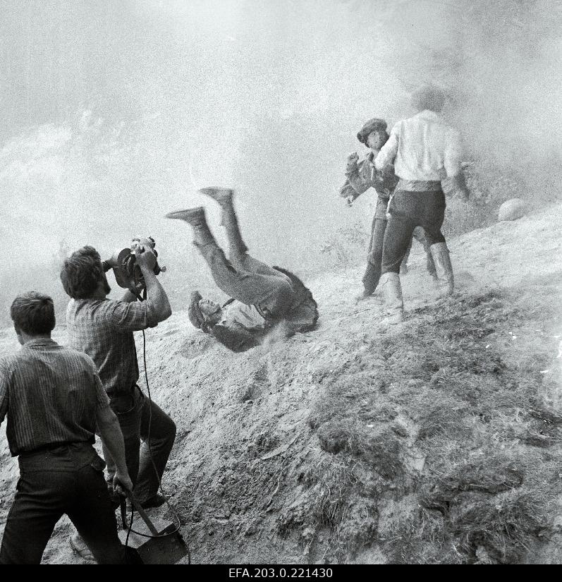 Jüri Garšnek, the operator and director of the Tallinn movie "Last reliikvia" plays a fight scene.