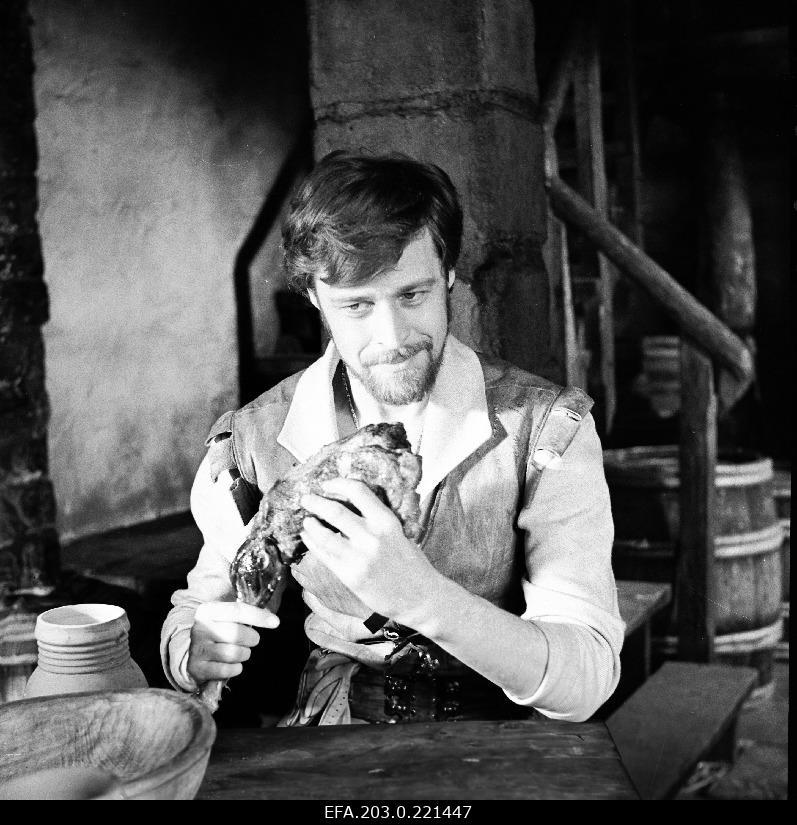 Tallinn movie "Last reliikvia". Gabriel (Aleksandr Goloborodko) in the bedroom was stunning.