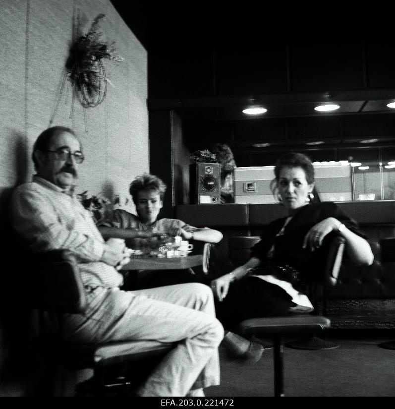 Game film "The curse of the Madude valley" (Poland-Estonian joint work). Members of the Polish team: operator, grimer and assistant in Tallinn Film Pavilion Cafe.