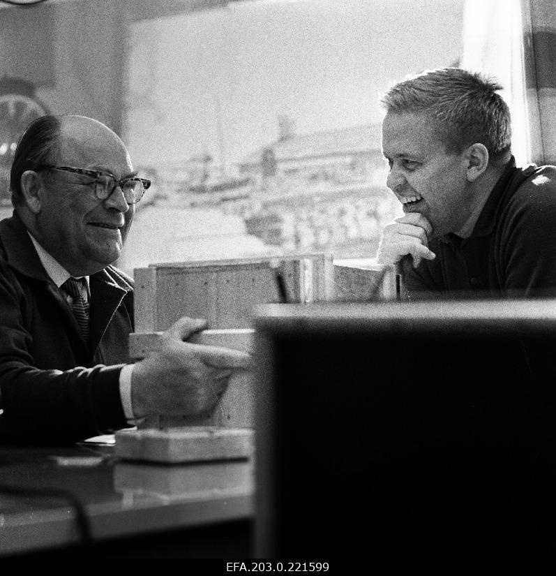 Tallinn film game "Viini postmark". Film director Veljo Käsper with actor Paul Ruubel.