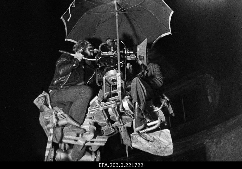 The play film "Britishes for the dictatorship of the proletariat" in Tallinn. Behind the camera is the operator-discoverer Jüri Sillart.