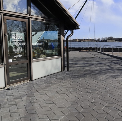 Ursulan kesäkahvilan terassi. rephoto