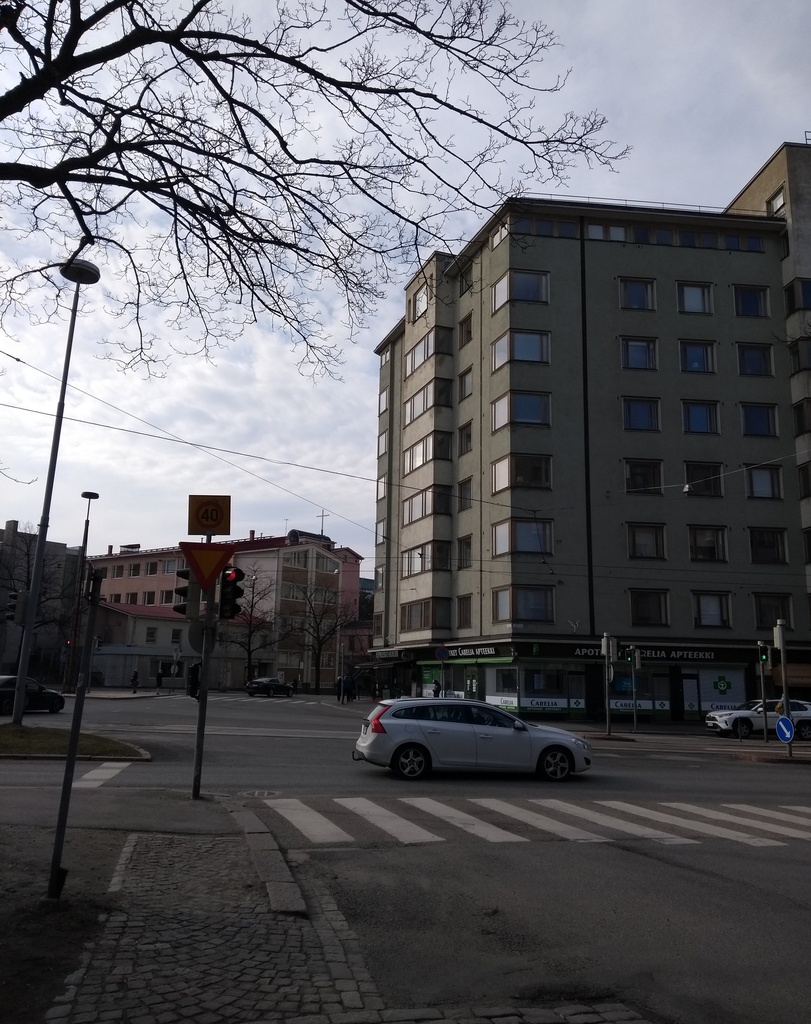 Töölöntori, taustalla Runeberginkatu 46 ja Töölön kirkko. rephoto
