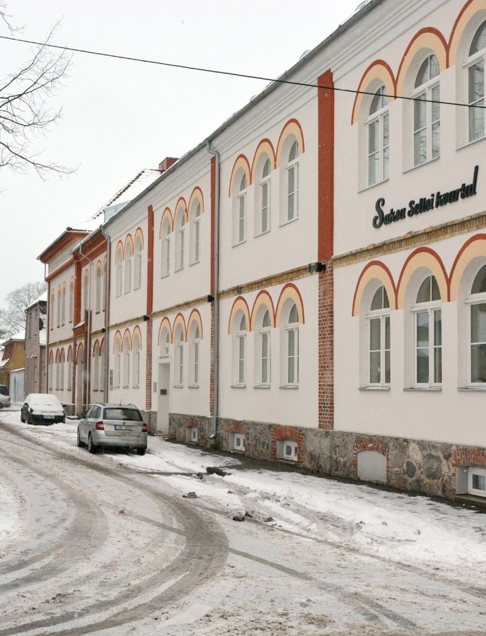 Vaade Tallinn tänaval asunud endisele Tütarlaste gümnaasiumi hoonele. rephoto