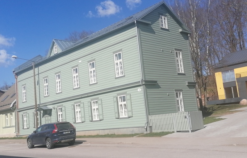 Endine ühekordne Eesti Kirjameeste Seltsi maja Tartus Jaama tänav 26, praegusel ümberehitatud kujul rephoto