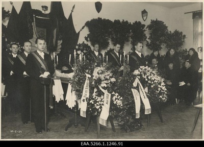 Company Fraternitas Estica member Alexander Endel Ott in the cemetery. Wall corps! Fraternitas Estica vapper. Surrounded by the worshippers.  duplicate photo