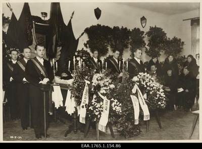 Glory guards and grievances of members of the corporation "Fraternitas Estica" at the Otti cruise of the corporation in the hall  duplicate photo