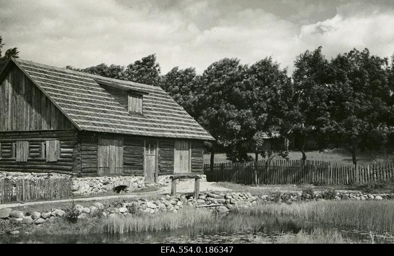 Pätsu farm and whisper.