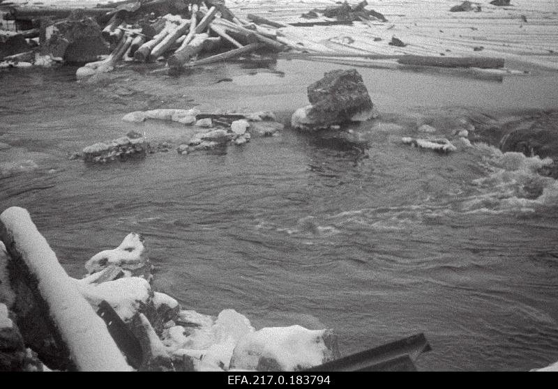 The ruins of the Põltsamaa rain and flour mill in Torniveski are blown by the river Põltsamaa.