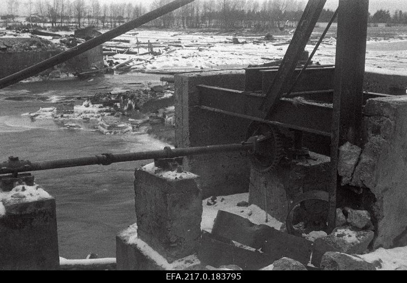 The ruins of the Põltsamaa rain and flour mill in Torniveski are blown by the river Põltsamaa.