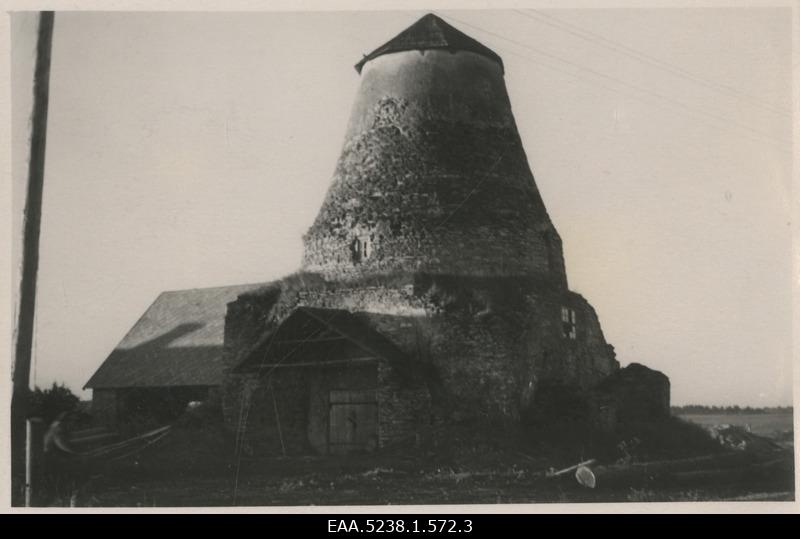 Adavere Manor windmill