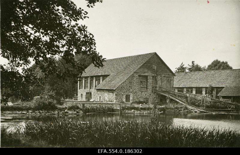 The rainbow of the former Õisu Manor.