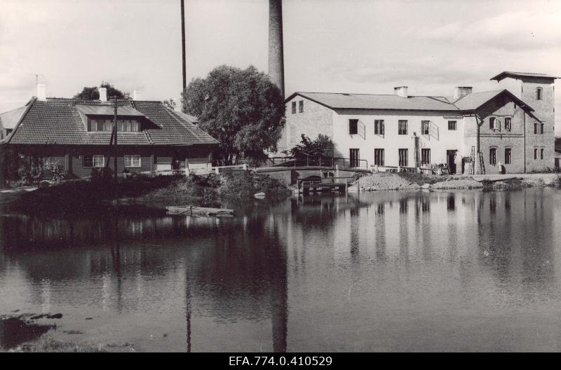 View of the buildings of the Undla Manor mill and vine factory (best), where the chemical-industrial artell (chemical combination) "Mineraal" is located.