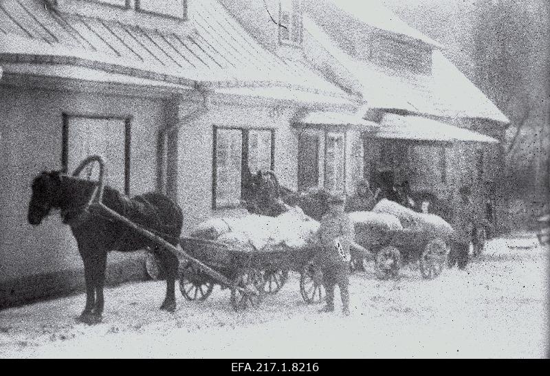 Vesks from Tõravere mill to bring meal home.