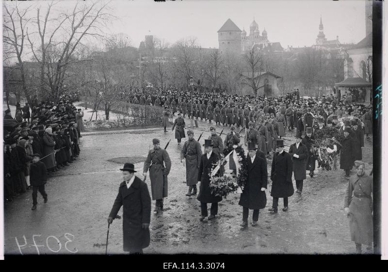 War of Liberty. Captain Anton Irve buried the Chief of Staff Division. The funeral of the Russian market is heading to the harbour vassal.