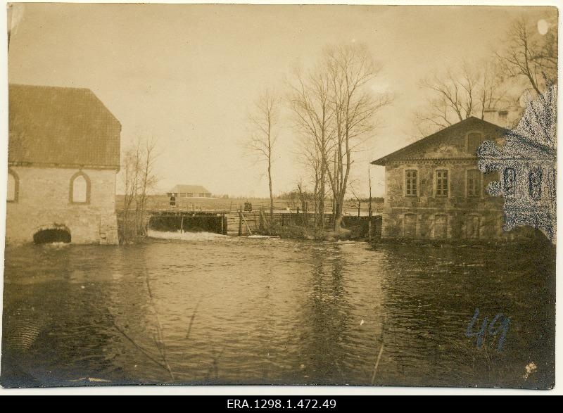View of the bridge and swimming pool?
