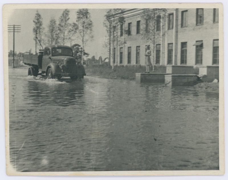 Flooding in Tallinn, on the way to Mustamäe, in front of the Excavator factory