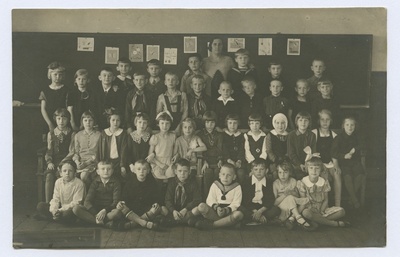 Group photo. Hiiu primary school class I 1938-1940 a  duplicate photo