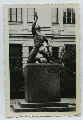 Tallinn. Tallinn teachers and students fell in the War of Independence at Real School  duplicate photo