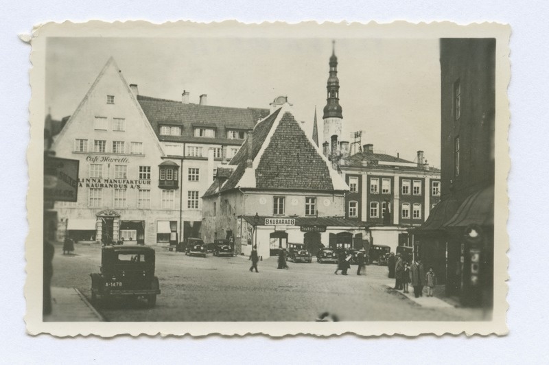 Tallinn. View Raekoja plate. Pictured from Kullassepa Street to Vaekoja