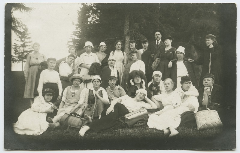 Graduates of Tallinn Doctoral School of Commerce at the tour in Otepää.