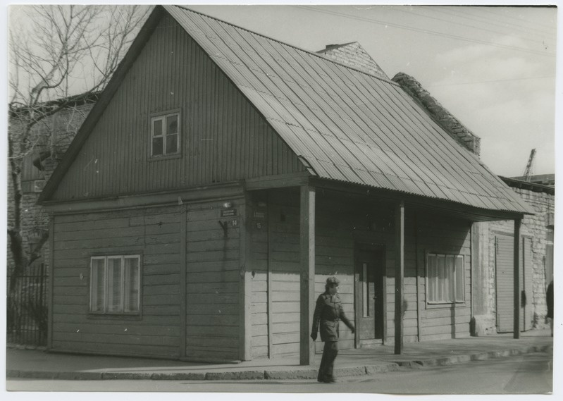 A single wooden house on the corner of Jakobson and Kunder Street.
