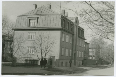Triple wooden house Kunderi Street 22, side view.  duplicate photo