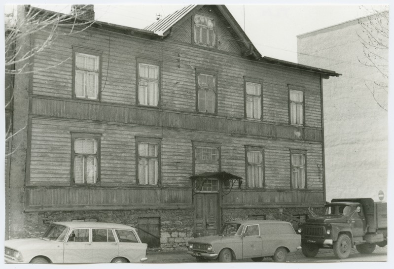 Double wooden house Children's House Street 42.