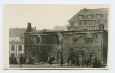 View of the ruins of Vaekoja on the Raekoja square.  duplicate photo