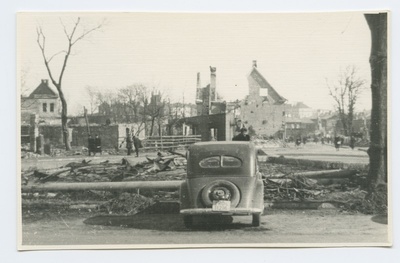 View of the ruins on Sakala Street. In front of the car.  duplicate photo