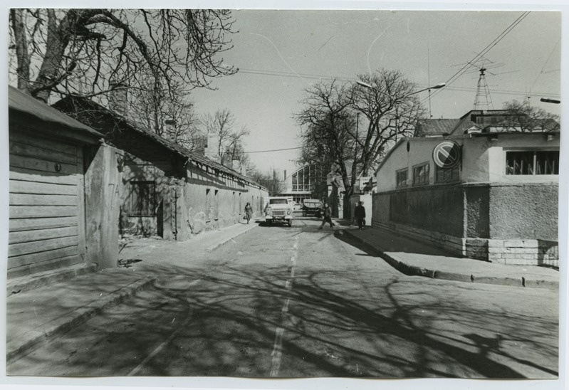 View from the corner of Ujula Street and Insener Street towards the inner swimming pool.