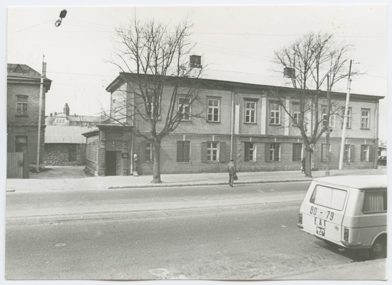 Buildings on the corner of the new-Sada and Narva highway, view by Narva highway.