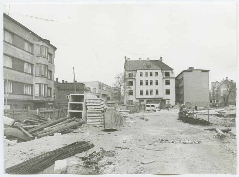 Buildings at the corner of Narva highway and Tuukri Street.