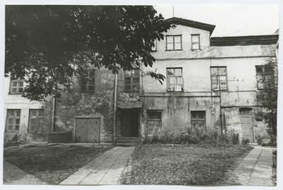 Double stone house and yard, New Street 23.  duplicate photo