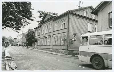 Paldiski highway 17, double wooden building.  duplicate photo