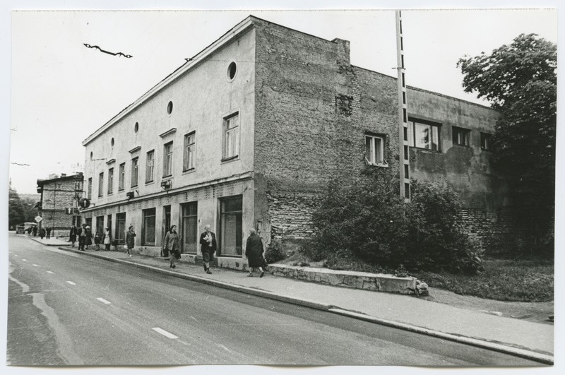 Paldiski highway 15, double stone building.