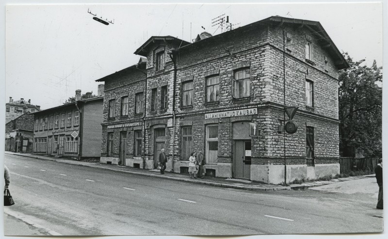 Paldiski highway 11 double stone building.