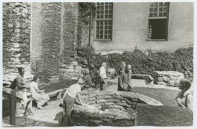 Foreign Estonians around the yard of the Dominican monastery.  similar photo