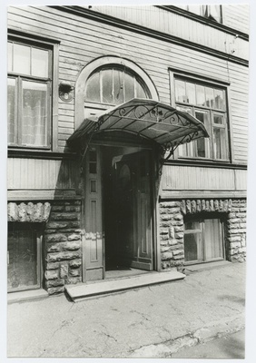 Peeter Süda Street 9 wooden building external door and shadowing.  duplicate photo
