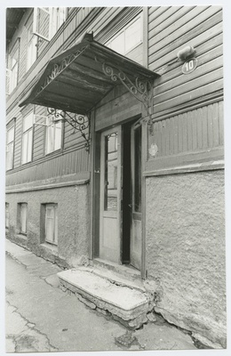 Peeter Süda Street 10 wooden building external doors and shadowing.  duplicate photo