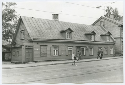 One-time wooden building on Pärnu Road 33.  duplicate photo