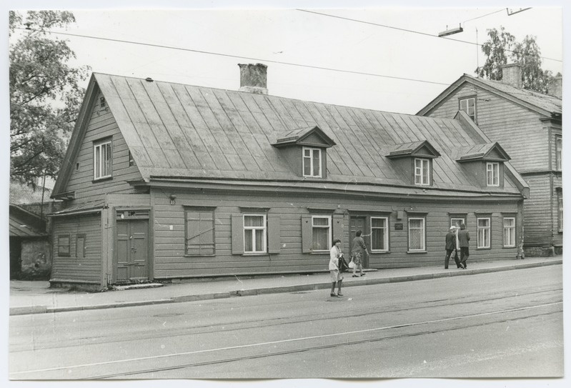 One-time wooden building on Pärnu Road 33.