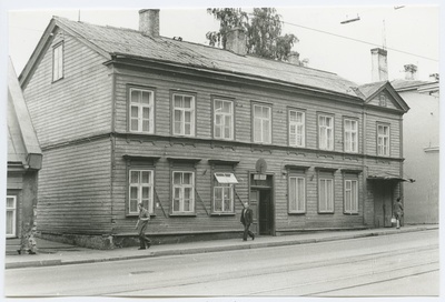 Double wooden building, Pärnu highway 35.  duplicate photo